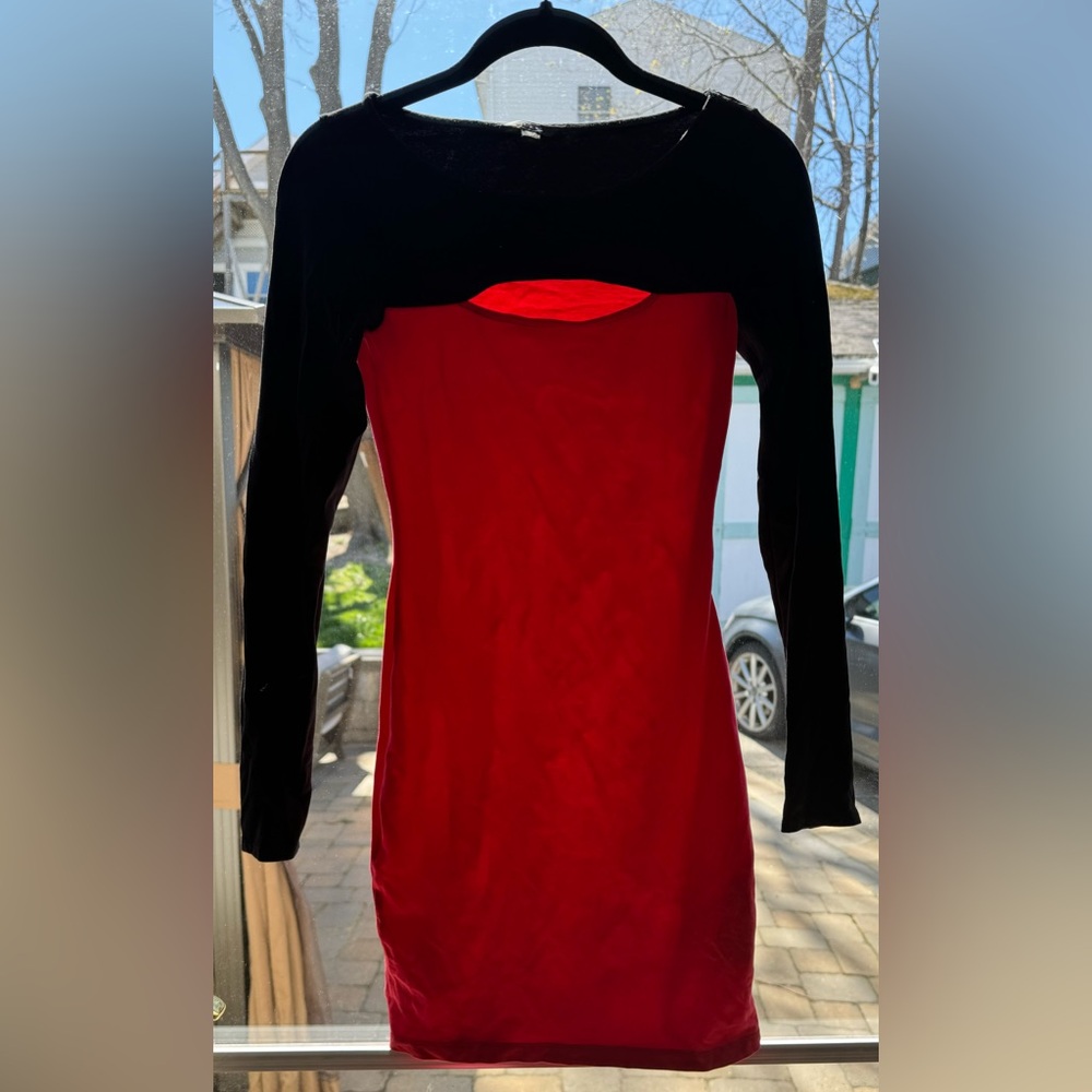 Guess bodycon long sleeve dress with cutout
